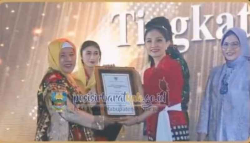 Hasna Wati, Kader Posyandu Pering Ulung Pekon Gunung Kemala Raih Penghargaan Kemenkes Hasna Wati, Kader Posyandu Pering Ulung Pekon Gunung Kemala Raih Penghargaan Kemenkes