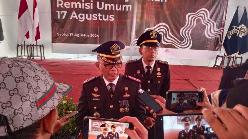 730 Napi di Lapas Kelas IIA Tanjung Raja Dapat Remisi HUT RI Ke-79, 6 Orang Langsung Bebas 730 Napi di Lapas Kelas IIA Tanjung Raja Dapat Remisi HUT RI Ke-79, 6 Orang Langsung Bebas