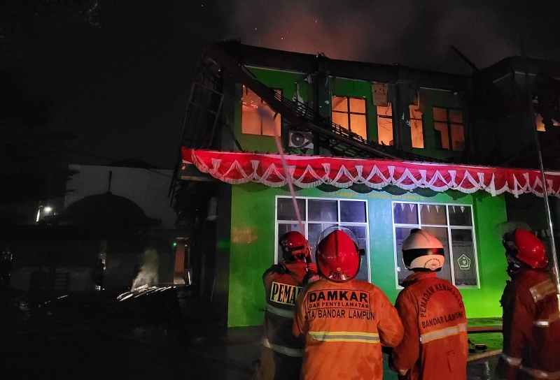 Kebakaran Hanguskan Kantor Kemenag Kota Bandar Lampung Kebakaran Hanguskan Kantor Kemenag Kota Bandar Lampung