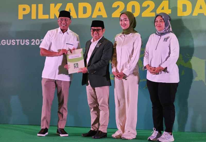 Cak Imin Serahkan Persetujuan Parpol KWK Kepada Mirza-Jihan di Pilgub Lampung Cak Imin Serahkan Persetujuan Parpol KWK Kepada Mirza-Jihan di Pilgub Lampung