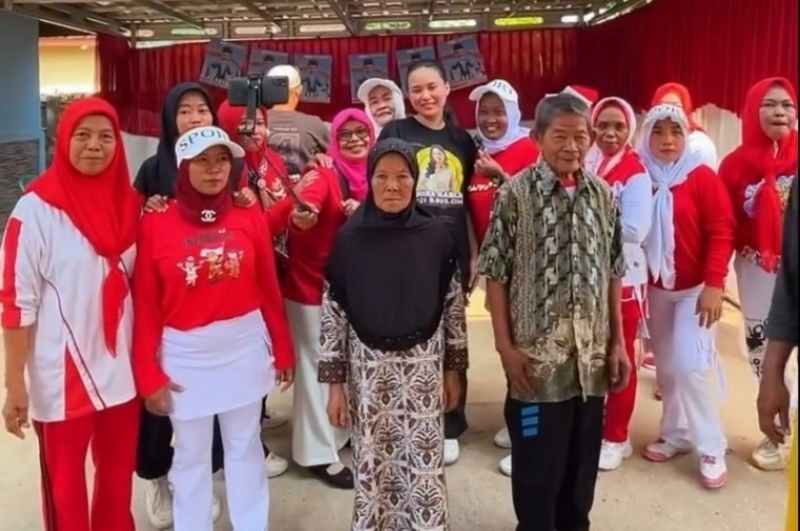 Almira Nabila Fauzi Menyapa Masyarakat Almira Nabila Fauzi Menyapa Masyarakat