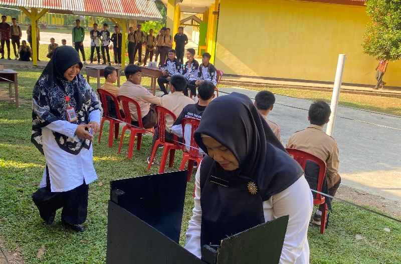 OSIS SMAN 4 Kaur Laksanakan Pemilihan, Para Politisi Wajib Tiru Ini OSIS SMAN 4 Kaur Laksanakan Pemilihan, Para Politisi Wajib Tiru Ini