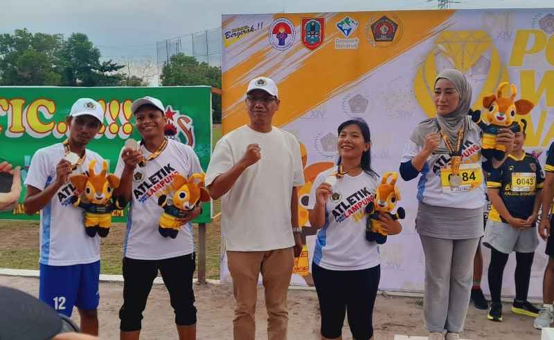PWI Lampung Raih Medali Pertama Perak dari Cabor Atletik Estafet PWI Lampung Raih Medali Pertama Perak dari Cabor Atletik Estafet
