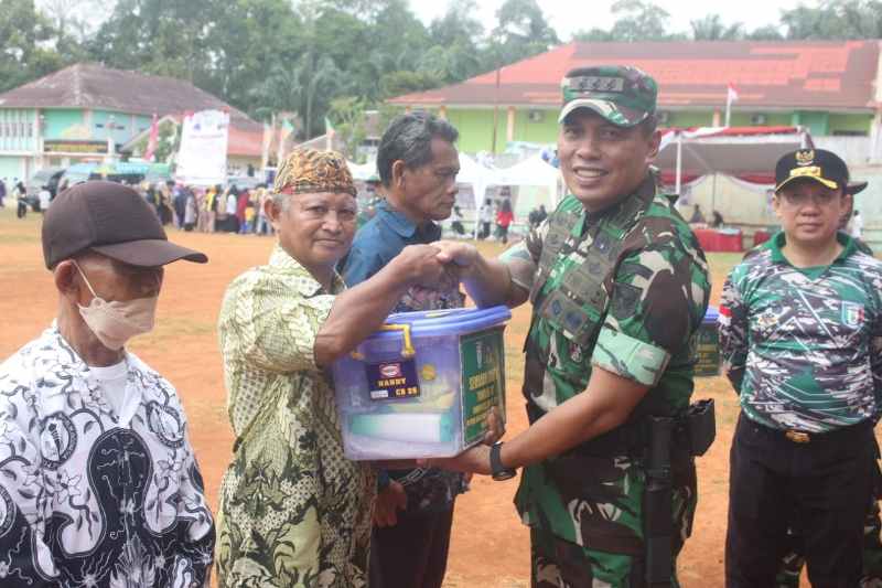 Tutup TMMD Ke-121 TA. 2024 Kodim 0424/TGM, Kasrem 043/Gatam Bacakan Sambutan Pangdam II/Swj Tutup TMMD Ke-121 TA. 2024 Kodim 0424/TGM, Kasrem 043/Gatam Bacakan Sambutan Pangdam II/Swj