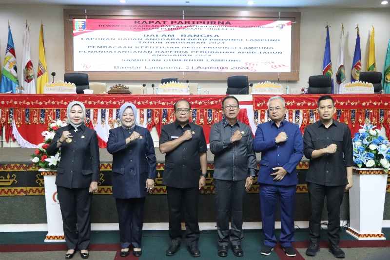 Pj. Gubernur Lampung bersama Ketua DPRD Tandatangani Persetujuan Bersama Perda APBD-P TA 2024 Pj. Gubernur Lampung bersama Ketua DPRD Tandatangani Persetujuan Bersama Perda APBD-P TA 2024