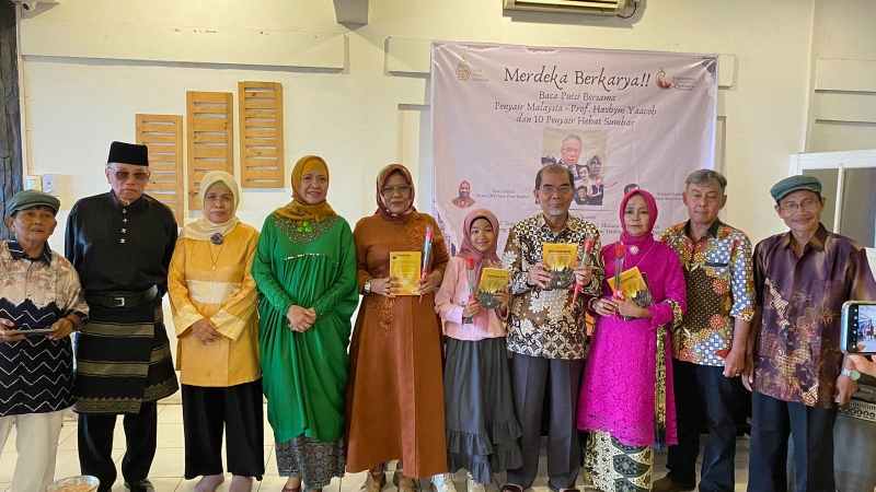 Prof Hashim Yaacob: SatuPena Sumbar Berhasil Berikan Motivasi Menulis pada Banyak Orang Prof Hashim Yaacob: SatuPena Sumbar Berhasil Berikan Motivasi Menulis pada Banyak Orang