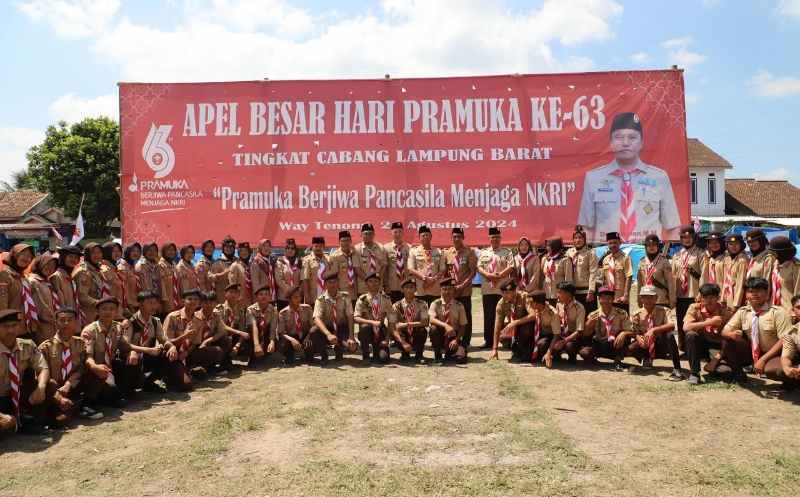Pj. Bupati Drs. Nukman Hadiri Apel Besar Hari Pramuka Perkemahan Wirakarya Cabang Lambar 2024 Pj. Bupati Drs. Nukman Hadiri Apel Besar Hari Pramuka Perkemahan Wirakarya Cabang Lambar 2024