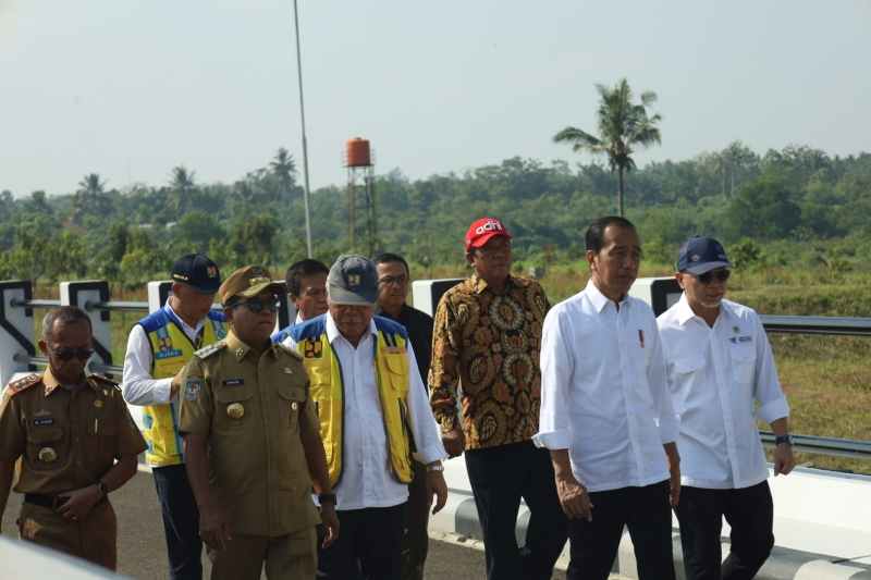 Pj. Gubernur Samsudin Dampingi Presiden Jokowi, Resmikan Bendungan Marga Tiga Pj. Gubernur Samsudin Dampingi Presiden Jokowi, Resmikan Bendungan Marga Tiga