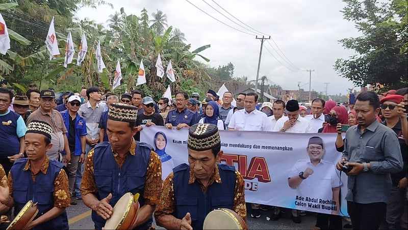 Ketua Nasdem dan Gerindra Serta Dua Ketua Ormas Antar Langsung Pasangan Setia Ketua Nasdem dan Gerindra Serta Dua Ketua Ormas Antar Langsung Pasangan Setia