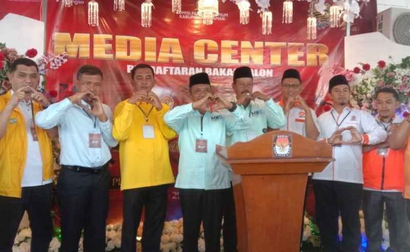 Secara Resmi, KPU Pasaman Terima Paslon Mara Ondak – Desrizal Secara Resmi, KPU Pasaman Terima Paslon Mara Ondak – Desrizal