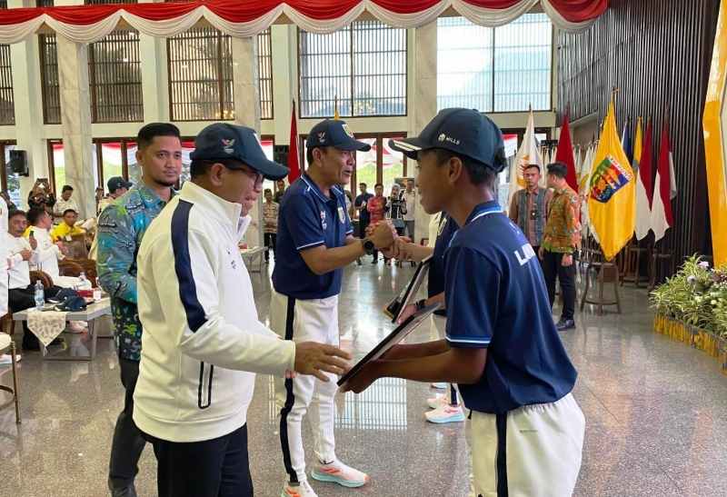 Danrem 043/Gatam Hadiri Pelepasan Kontingen Lampung Untuk PON XXI Aceh-Sumut 2024 Danrem 043/Gatam Hadiri Pelepasan Kontingen Lampung Untuk PON XXI Aceh-Sumut 2024