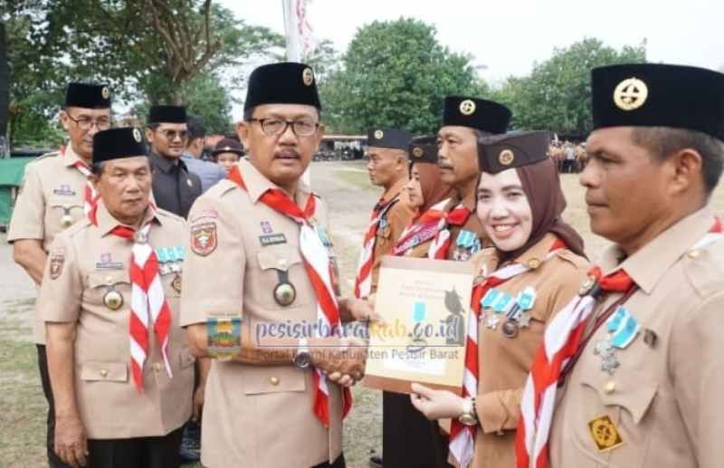 Bupati Pesibar Agus Istiqlal Hadiri Apel Besar Hari Pramuka Ke-63 Bupati Pesibar Agus Istiqlal Hadiri Apel Besar Hari Pramuka Ke-63