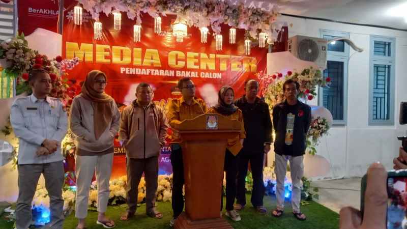 Gelar Konferensi Pers, KPU Pasaman Tutup Pendaftaran Calon Bupati dan Wakil Bupati Gelar Konferensi Pers, KPU Pasaman Tutup Pendaftaran Calon Bupati dan Wakil Bupati