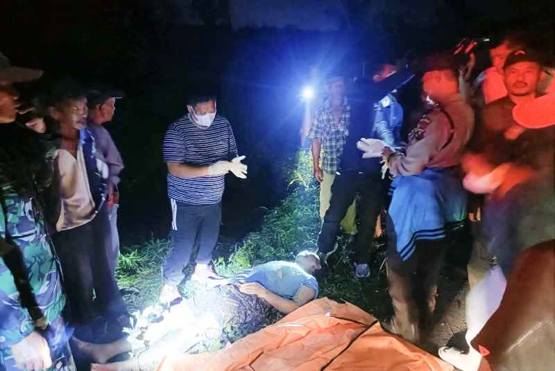 Mayat Pria Ditemukan di Saluran Irigasi, Polisi Lakukan Penyelidikan Mayat Pria Ditemukan di Saluran Irigasi, Polisi Lakukan Penyelidikan
