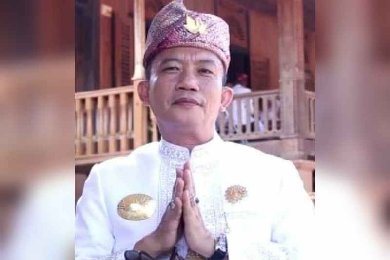 Sultan Keratuan Melinting Dukung Pencalonan Siti Ela Nuryamah dan Azwar Hadi di Lamtim Sultan Keratuan Melinting Dukung Pencalonan Siti Ela Nuryamah dan Azwar Hadi di Lamtim