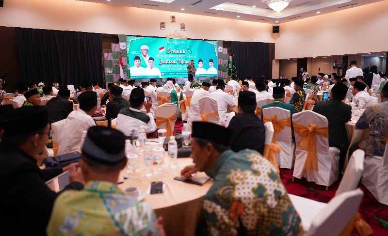 Seminar Sistem Istinbath Hukum Islam dan Bahtsul Masail: Memadukan Penguasaan Turats dan Analisis Sosial Seminar Sistem Istinbath Hukum Islam dan Bahtsul Masail: Memadukan Penguasaan Turats dan Analisis Sosial