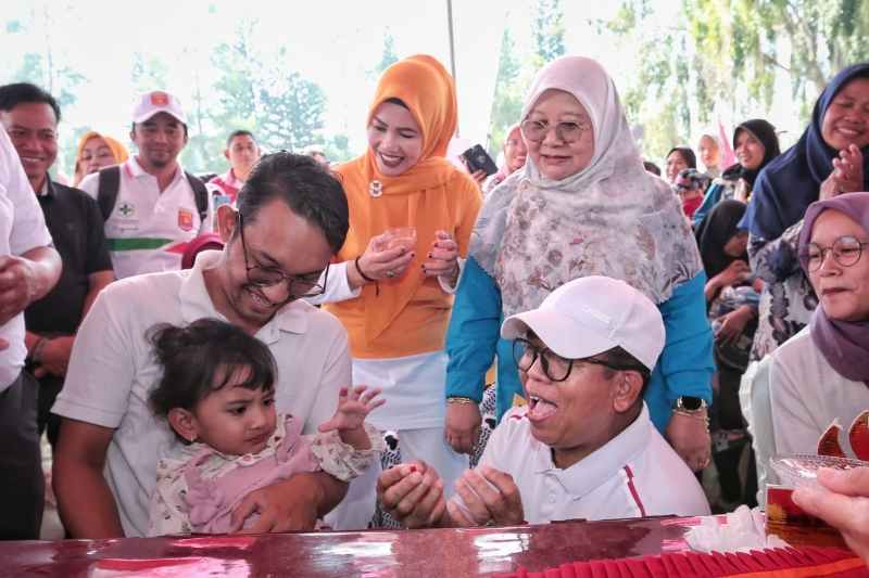 Pj. Gubernur Samsudin dan Ibu Maidawati Tinjau Penanggulangan Stunting dan Posyandu di Lambar Pj. Gubernur Samsudin dan Ibu Maidawati Tinjau Penanggulangan Stunting dan Posyandu di Lambar