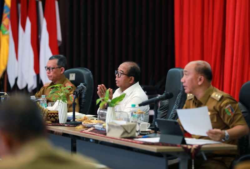 Pj. Gubernur Samsudin Pimpin Rapat Persiapan Asistensi Evaluasi Kinerja Penjabat Gubernur Semester Pertama Pj. Gubernur Samsudin Pimpin Rapat Persiapan Asistensi Evaluasi Kinerja Penjabat Gubernur Semester Pertama