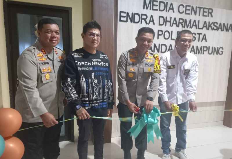 Kapolresta Kombes Pol Abdul Waras Meresmikan Media Center Endra Dharmalaksana Kapolresta Kombes Pol Abdul Waras Meresmikan Media Center Endra Dharmalaksana