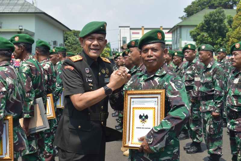 HUT ke-77 Tahun 2024, Korem 043/Gatam Gelar Acara Wisuda Purna dan Syukuran HUT ke-77 Tahun 2024, Korem 043/Gatam Gelar Acara Wisuda Purna dan Syukuran