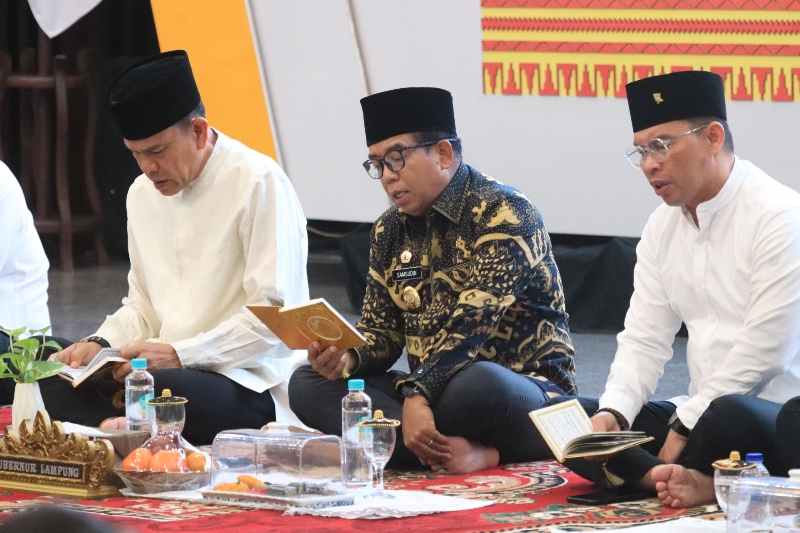 Pj. Gubernur Lampung Gelar Doa Bersama untuk Dukung Atlet PON XXI Pj. Gubernur Lampung Gelar Doa Bersama untuk Dukung Atlet PON XXI