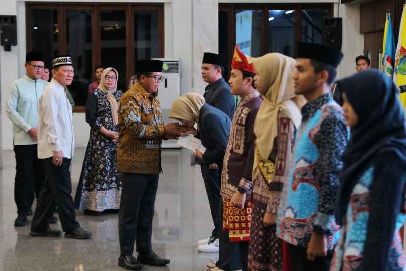 Pj. Gubernur Samsudin Lepas Kafilah Provinsi Lampung Ikuti MTQ Nasional XXX Tahun 2024 Pj. Gubernur Samsudin Lepas Kafilah Provinsi Lampung Ikuti MTQ Nasional XXX Tahun 2024