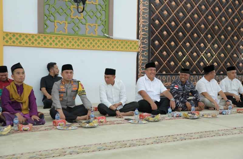Wabup Taufik Hadiri Gelar Tablig Akbar Colling Sistem Pilkada Damai, Penceramah Ust. Maulana Wabup Taufik Hadiri Gelar Tablig Akbar Colling Sistem Pilkada Damai, Penceramah Ust. Maulana