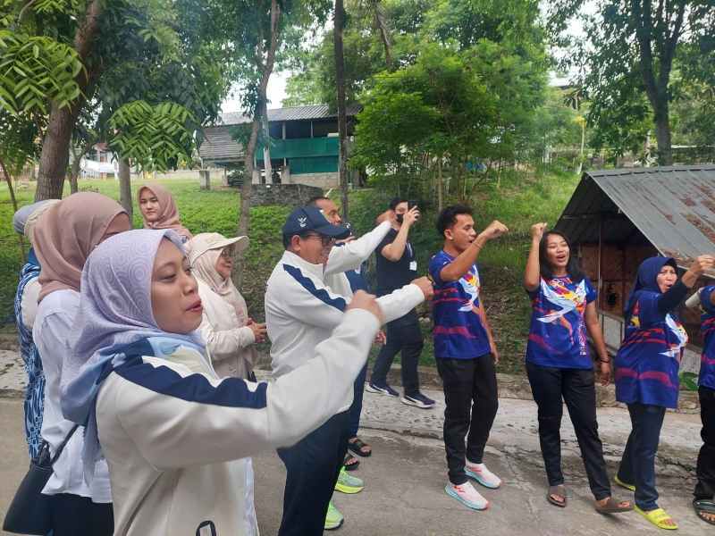 Pj. Gubernur Samsudin dan Ibu Maidawati Kobarkan Semangat Atlet Korfball Lampung di PON XXI Aceh-Sumut Pj. Gubernur Samsudin dan Ibu Maidawati Kobarkan Semangat Atlet Korfball Lampung di PON XXI Aceh-Sumut