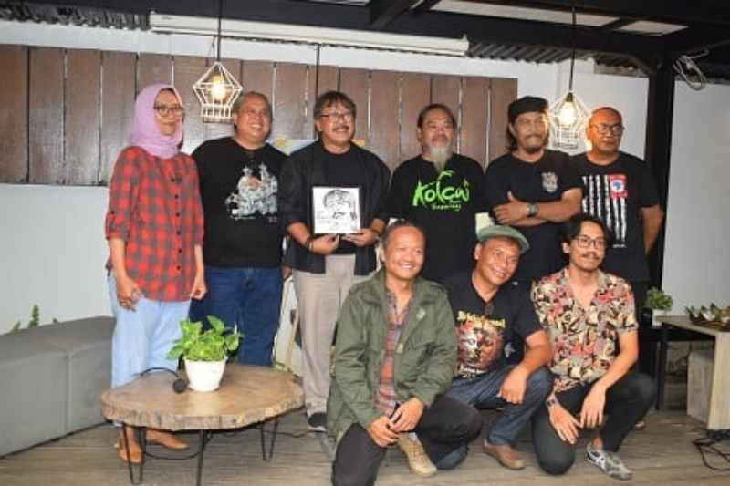 Pameran Bersama 9 Perupa “SMALL IS BEAUTIFUL” Bidik Pasar dan Sokong Gairahkan Ekonomi Kreatif Pameran Bersama 9 Perupa “SMALL IS BEAUTIFUL” Bidik Pasar dan Sokong Gairahkan Ekonomi Kreatif