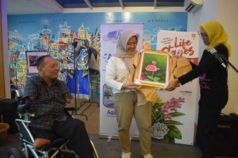 Pelukis AMFPA Agus Yusuf Taja Pameran Tunggal “Life Stage” di Casa Roberto Pelukis AMFPA Agus Yusuf Taja Pameran Tunggal “Life Stage” di Casa Roberto