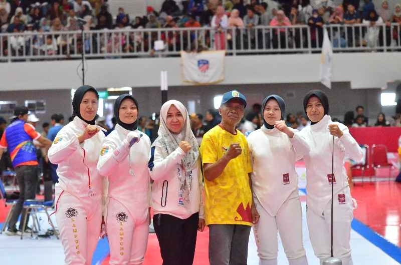 Lampung Masih Bertengger di 10 besar, Cabor Anggar Beregu Putri Peroleh Perunggu Lampung Masih Bertengger di 10 besar, Cabor Anggar Beregu Putri Peroleh Perunggu