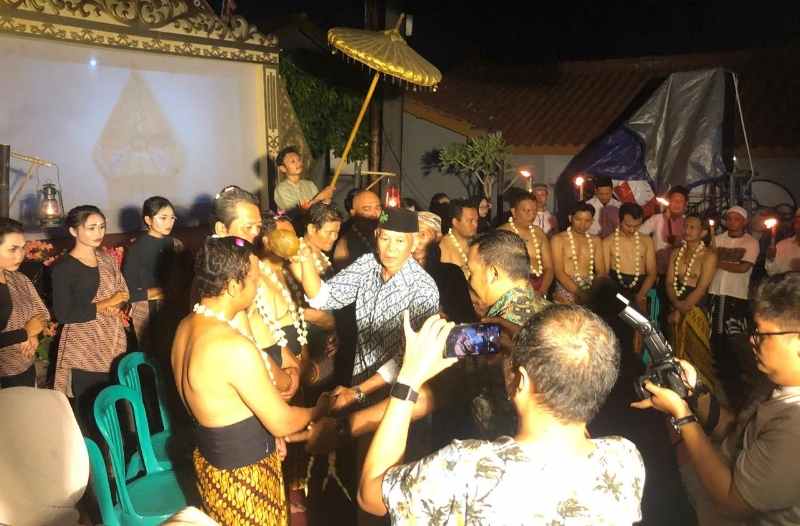 Ritual “Siraman” di Festival Bukit Jatiwayang V, Punya Makna Tolak Bala Ritual “Siraman” di Festival Bukit Jatiwayang V, Punya Makna Tolak Bala