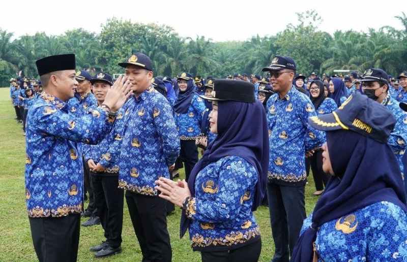 Wali Kota Tebing Tinggi Janji Naikkan TPP, ASN Diminta Tingkatkan Kinerja Wali Kota Tebing Tinggi Janji Naikkan TPP, ASN Diminta Tingkatkan Kinerja