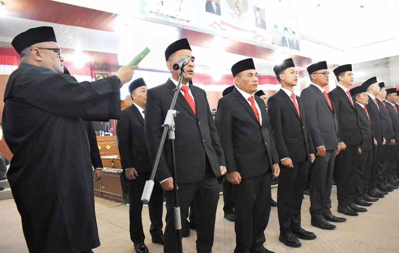 Resmi 40 Anggota DPRD Kabupaten Ogan Ilir Dilantik, Salah Satu Anggota DPRD Periode Lalu Chusnul Anam Hadir Resmi 40 Anggota DPRD Kabupaten Ogan Ilir Dilantik, Salah Satu Anggota DPRD Periode Lalu Chusnul Anam Hadir