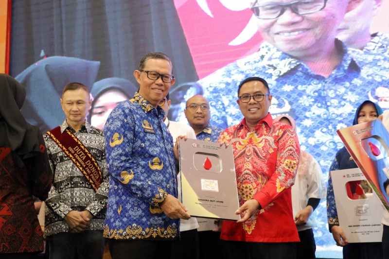 Sekdaprov Fahrizal Hadiri Gebyar Undian Donor Darah Sukarela dalam rangka Semarak HUT PMI ke-79 Sekdaprov Fahrizal Hadiri Gebyar Undian Donor Darah Sukarela dalam rangka Semarak HUT PMI ke-79