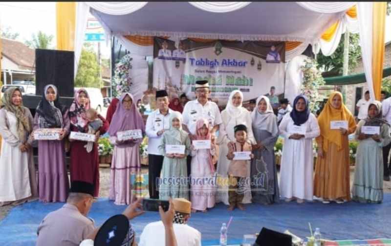 Bupati Pesibar Hadiri Maulid Nabi Muhammad SAW di Pemerihan Bangkunat Bupati Pesibar Hadiri Maulid Nabi Muhammad SAW di Pemerihan Bangkunat