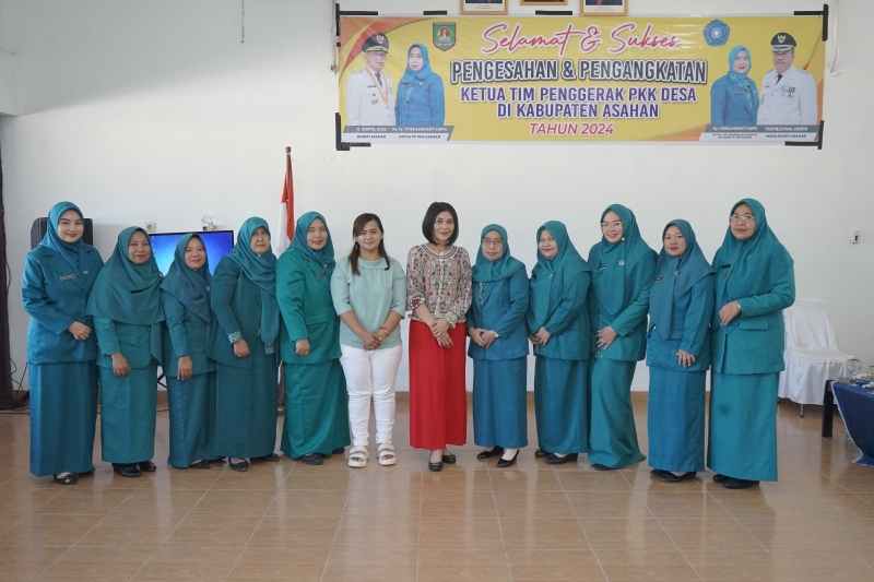 Ketua TP PKK Kabupaten Asahan Kukuhkan 81 Ketua TP PKK Dibeberapa Desa Ketua TP PKK Kabupaten Asahan Kukuhkan 81 Ketua TP PKK Dibeberapa Desa