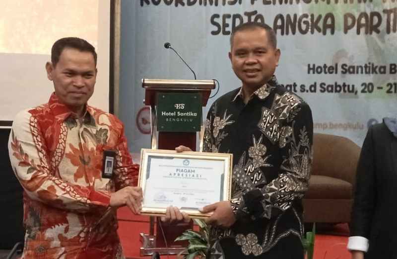 Kaur Raih Penghargaan AKS Tertinggi se-Provinsi Bengkulu Kaur Raih Penghargaan AKS Tertinggi se-Provinsi Bengkulu