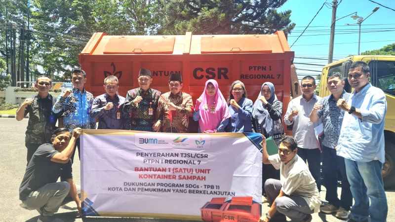 CSR: PTPN I Reg.7 Bantu Container Sampah Ke Pemkab Lampung Utara CSR: PTPN I Reg.7 Bantu Container Sampah Ke Pemkab Lampung Utara