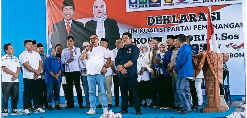 Ribuan Massa Deklarasi Menangkan Paslon Kopli-Roiyana Berkarya Ribuan Massa Deklarasi Menangkan Paslon Kopli-Roiyana Berkarya