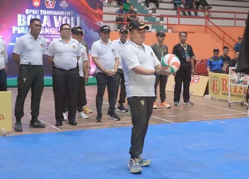 Danrem 071/Wijayakusuma Resmi Membuka Turnamen Bola Voli Piala Panglima TNI Danrem 071/Wijayakusuma Resmi Membuka Turnamen Bola Voli Piala Panglima TNI