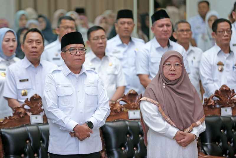 Pj.Gubernur Samsudin dan Ibu Maidawati Hadiri Peringatan Maulid Nabi Muhammad, Ajak ASN Teladani Rasulullah Pj.Gubernur Samsudin dan Ibu Maidawati Hadiri Peringatan Maulid Nabi Muhammad, Ajak ASN Teladani Rasulullah