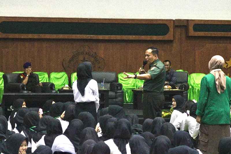 Kasrem 043/Gatam Sampaikan Wawasan Kebangsaan Kepada 1.731 Mahasiswa Baru UNMAL Kasrem 043/Gatam Sampaikan Wawasan Kebangsaan Kepada 1.731 Mahasiswa Baru UNMAL