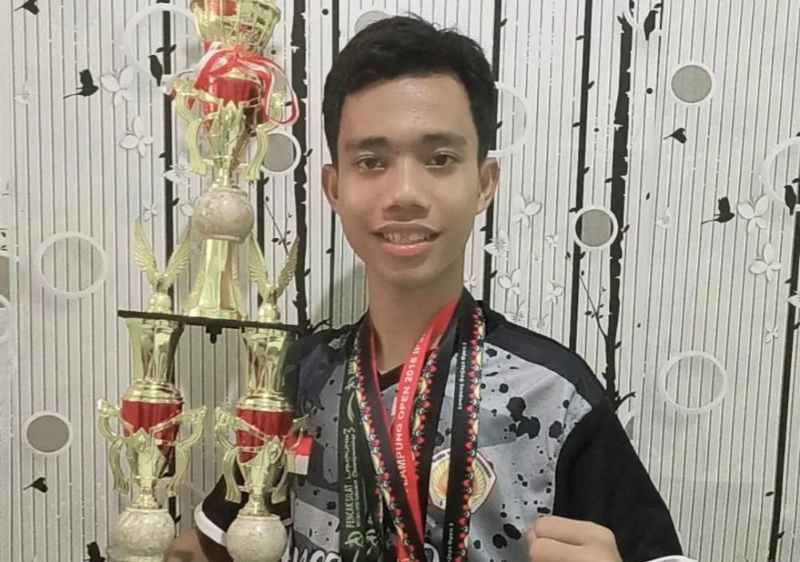 Tanpa Menyerah! Anak Penjaga Toko Ini Raih Beasiswa Bergengsi di IIB Darmajaya Tanpa Menyerah! Anak Penjaga Toko Ini Raih Beasiswa Bergengsi di IIB Darmajaya