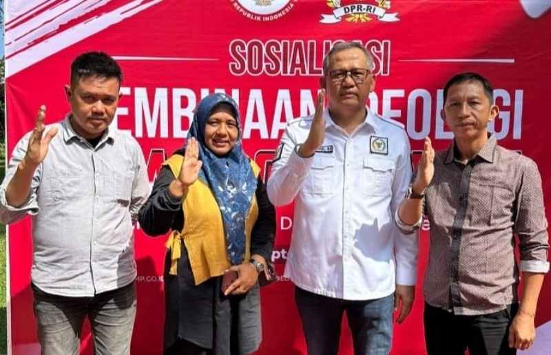 Di Pesisir Barat Anggota Komisi II DPR RI Sosialisasi Pembinaan Ideologi Pancasila Di Pesisir Barat Anggota Komisi II DPR RI Sosialisasi Pembinaan Ideologi Pancasila