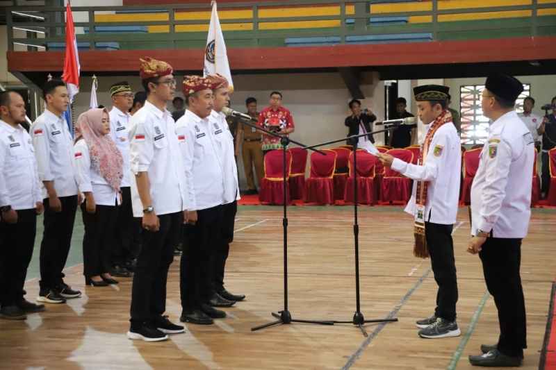 Pj. Bupati Nukman Hadiri Pengukuhan DPC Apdesi Lampung Barat Masa Bakti 2024-2028 Pj. Bupati Nukman Hadiri Pengukuhan DPC Apdesi Lampung Barat Masa Bakti 2024-2028