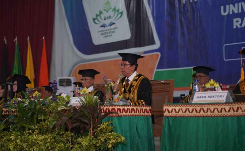 Rektor UIN Raden Intan Lampung Beri Pesan Wisudawan Amalkan Ilmu Padi Rektor UIN Raden Intan Lampung Beri Pesan Wisudawan Amalkan Ilmu Padi
