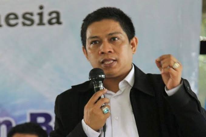 Usut Bisnis BBM Ilegal, Juniardi Minta Polda Tangkap Pelaku Pengancam Wartawan dengan Celurit Usut Bisnis BBM Ilegal, Juniardi Minta Polda Tangkap Pelaku Pengancam Wartawan dengan Celurit