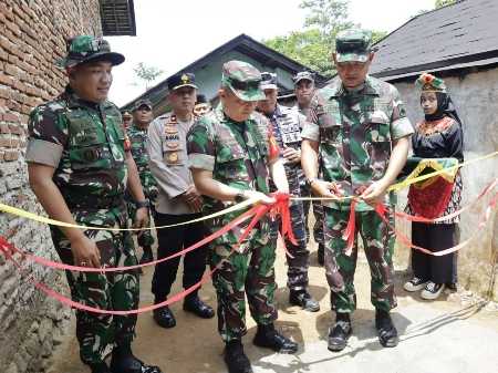 Danrem Wijayakusuma Dampingi Kasdam IV/Diponegoro Tutup TMMD Reg 122 Kodim 0711/Pemalang Danrem Wijayakusuma Dampingi Kasdam IV/Diponegoro Tutup TMMD Reg 122 Kodim 0711/Pemalang