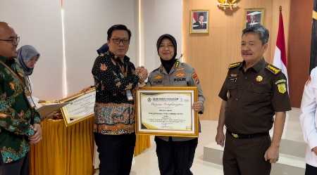 Polda Lampung Raih Penghargaan di Kanwil DJPb Lampung Awards 2024 Polda Lampung Raih Penghargaan di Kanwil DJPb Lampung Awards 2024